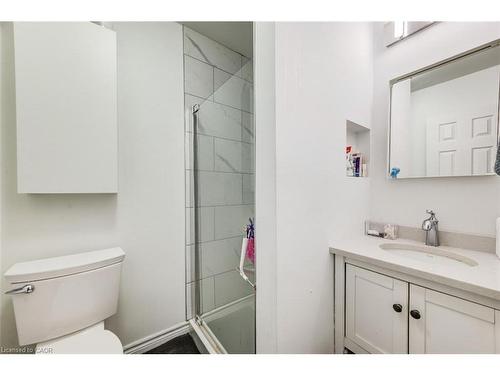 284 Westcourt Place, Waterloo, ON - Indoor Photo Showing Bathroom