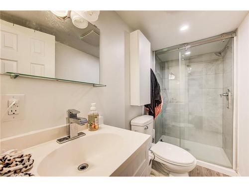 284 Westcourt Place, Waterloo, ON - Indoor Photo Showing Bathroom