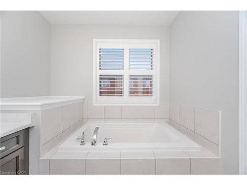 278 Gleave Terrace, Milton, ON - Indoor Photo Showing Bathroom