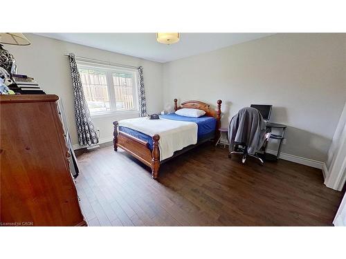 5-1 Chamberlain Avenue, Ingersoll, ON - Indoor Photo Showing Bedroom