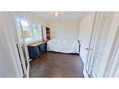 5-1 Chamberlain Avenue, Ingersoll, ON - Indoor Photo Showing Bedroom