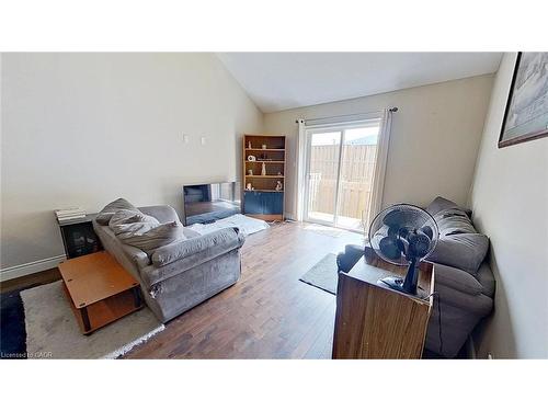5-1 Chamberlain Avenue, Ingersoll, ON - Indoor Photo Showing Living Room