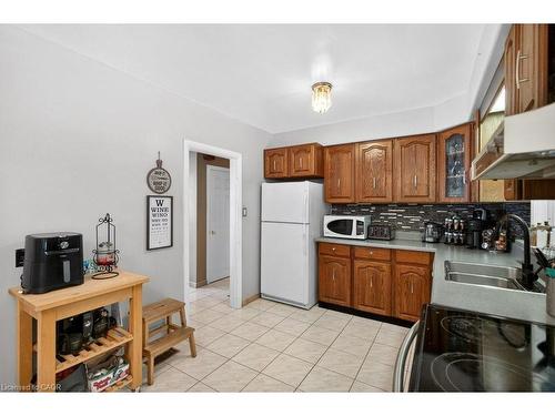 426 East 37Th Street, Hamilton, ON - Indoor Photo Showing Kitchen With Double Sink