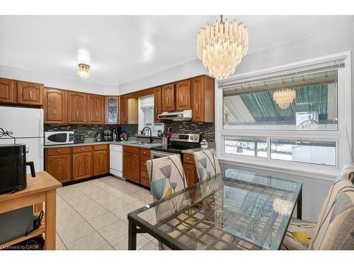 426 East 37Th Street, Hamilton, ON - Indoor Photo Showing Kitchen