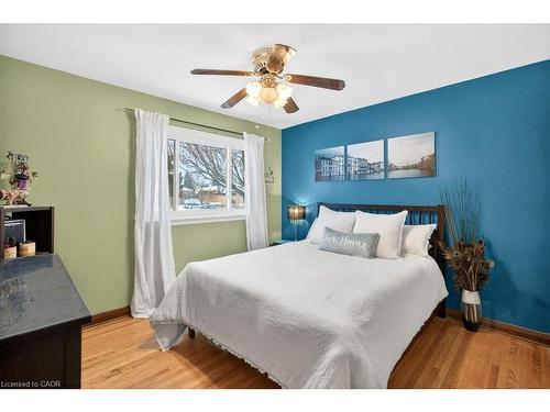 426 East 37Th Street, Hamilton, ON - Indoor Photo Showing Bedroom