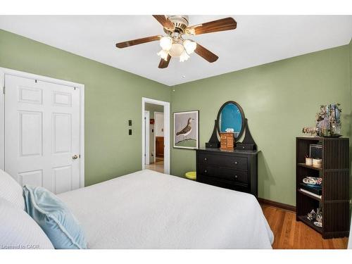 426 East 37Th Street, Hamilton, ON - Indoor Photo Showing Bedroom