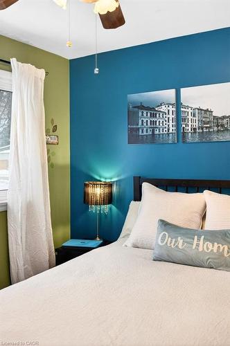 426 East 37Th Street, Hamilton, ON - Indoor Photo Showing Bedroom