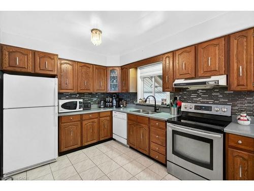 426 East 37Th Street, Hamilton, ON - Indoor Photo Showing Kitchen With Double Sink