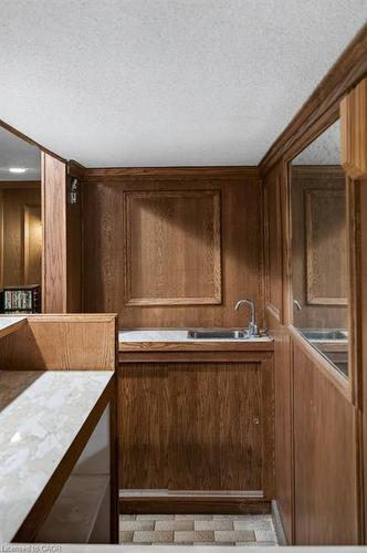 426 East 37Th Street, Hamilton, ON - Indoor Photo Showing Kitchen With Double Sink