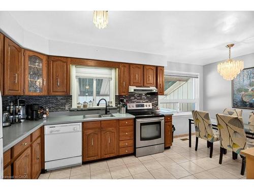 426 East 37Th Street, Hamilton, ON - Indoor Photo Showing Kitchen