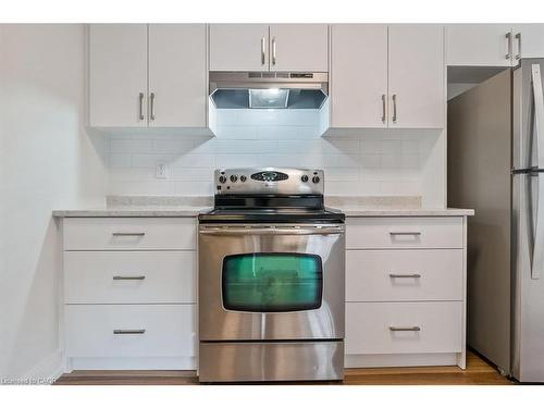 513-270 Montmorency Drive, Hamilton, ON - Indoor Photo Showing Kitchen