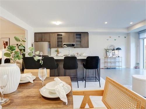 100-166 Deerpath Drive, Guelph, ON - Indoor Photo Showing Other Room