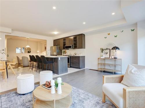 100-166 Deerpath Drive, Guelph, ON - Indoor Photo Showing Living Room