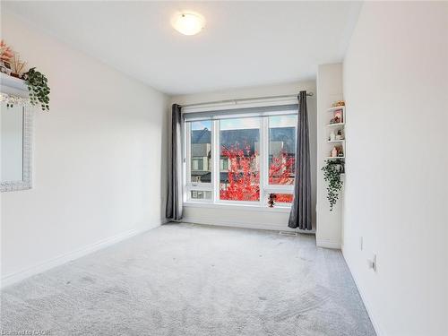 100-166 Deerpath Drive, Guelph, ON - Indoor Photo Showing Other Room