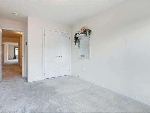 100-166 Deerpath Drive, Guelph, ON - Indoor Photo Showing Other Room