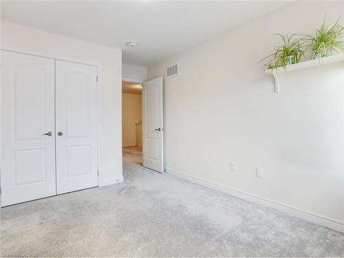 100-166 Deerpath Drive, Guelph, ON - Indoor Photo Showing Other Room
