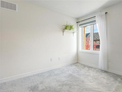 100-166 Deerpath Drive, Guelph, ON - Indoor Photo Showing Other Room