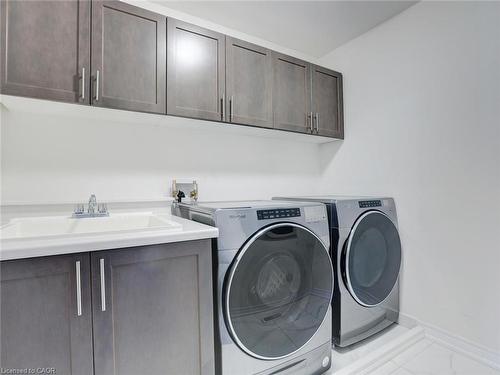 100-166 Deerpath Drive, Guelph, ON - Indoor Photo Showing Laundry Room