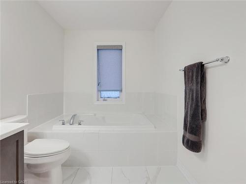 100-166 Deerpath Drive, Guelph, ON - Indoor Photo Showing Bathroom