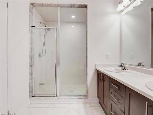100-166 Deerpath Drive, Guelph, ON - Indoor Photo Showing Bathroom
