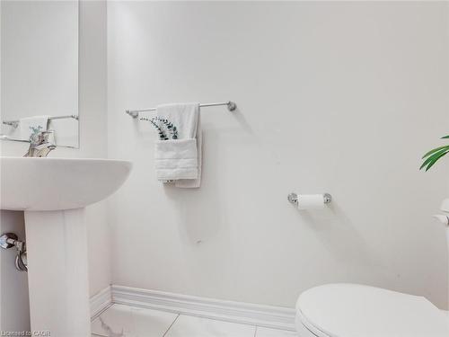 100-166 Deerpath Drive, Guelph, ON - Indoor Photo Showing Bathroom