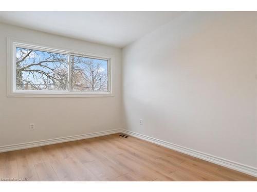 202-250 Montmorency Drive, Hamilton, ON - Indoor Photo Showing Other Room