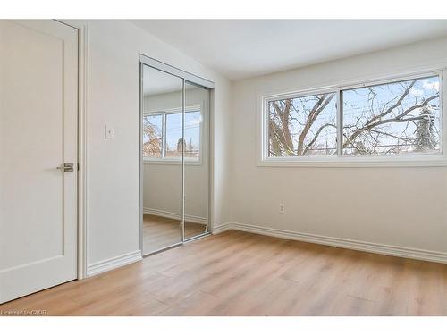 202-250 Montmorency Drive, Hamilton, ON - Indoor Photo Showing Other Room