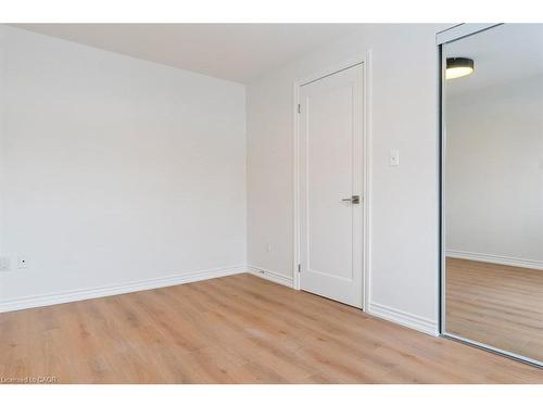 202-250 Montmorency Drive, Hamilton, ON - Indoor Photo Showing Other Room