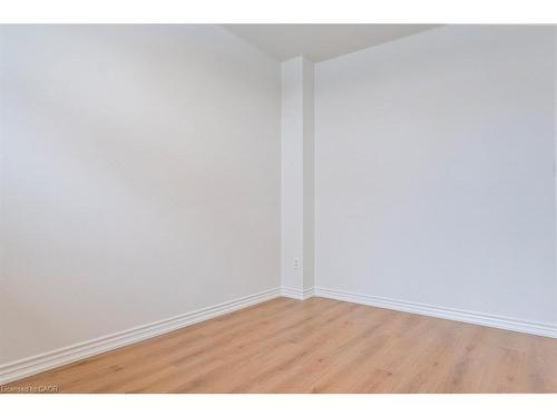 202-250 Montmorency Drive, Hamilton, ON - Indoor Photo Showing Other Room