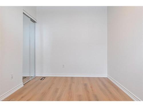 202-250 Montmorency Drive, Hamilton, ON - Indoor Photo Showing Other Room