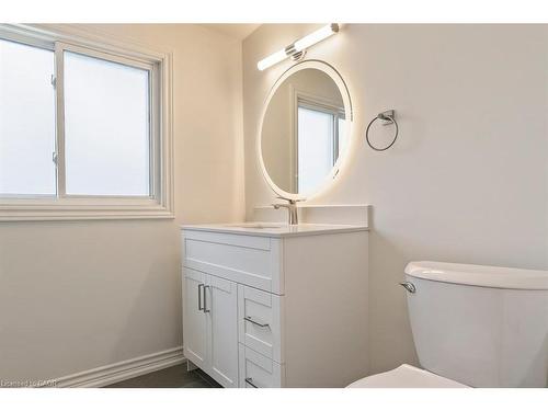202-250 Montmorency Drive, Hamilton, ON - Indoor Photo Showing Bathroom