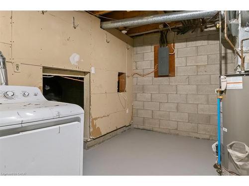202-250 Montmorency Drive, Hamilton, ON - Indoor Photo Showing Laundry Room