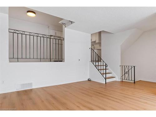 202-250 Montmorency Drive, Hamilton, ON - Indoor Photo Showing Other Room