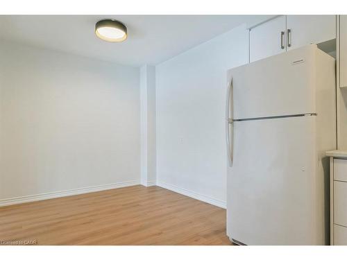 202-250 Montmorency Drive, Hamilton, ON - Indoor