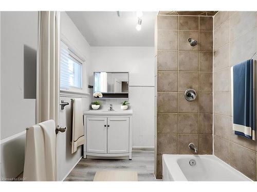 Upper-16 Eastbourne Avenue, Hamilton, ON - Indoor Photo Showing Bathroom