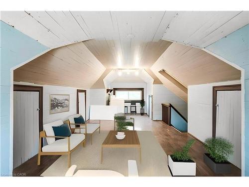 Upper-16 Eastbourne Avenue, Hamilton, ON - Indoor