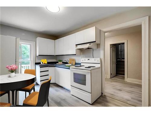 16 Eastbourne Avenue, Hamilton, ON - Indoor Photo Showing Kitchen