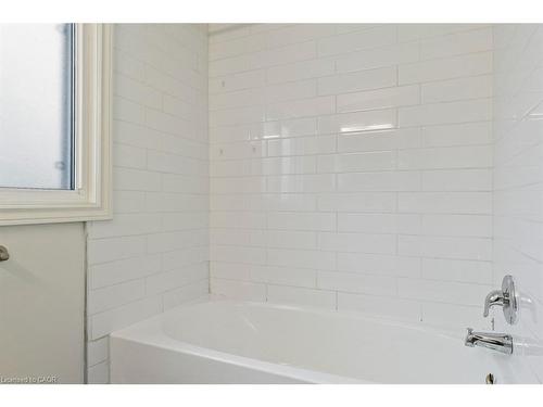 212-250 Montmorency Drive, Hamilton, ON - Indoor Photo Showing Bathroom