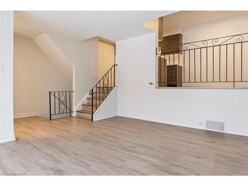 212-250 Montmorency Drive, Hamilton, ON - Indoor Photo Showing Other Room