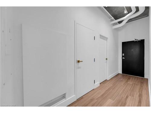 221-120 Huron Street, Guelph, ON - Indoor Photo Showing Other Room