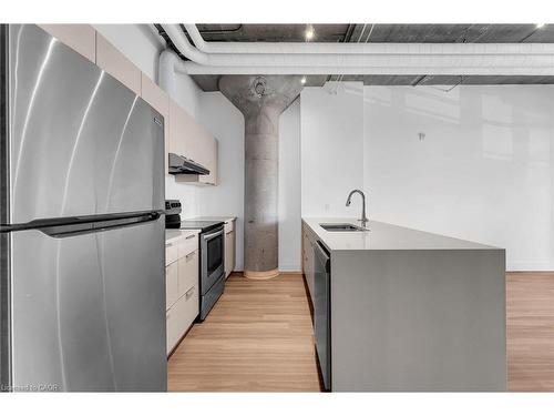 221-120 Huron Street, Guelph, ON - Indoor Photo Showing Kitchen With Upgraded Kitchen