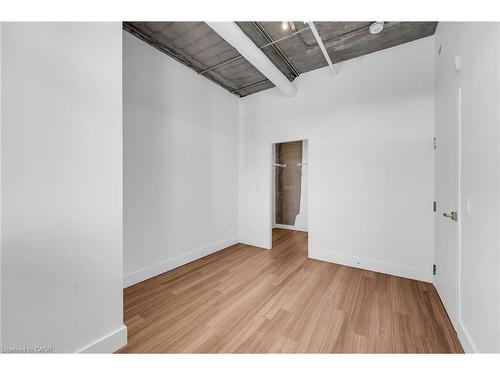 221-120 Huron Street, Guelph, ON - Indoor Photo Showing Other Room