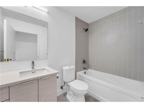 221-120 Huron Street, Guelph, ON - Indoor Photo Showing Bathroom
