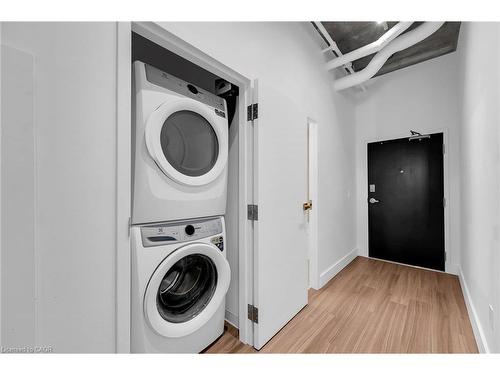 221-120 Huron Street, Guelph, ON - Indoor Photo Showing Laundry Room
