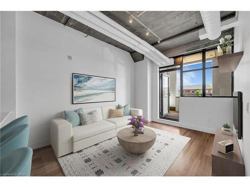 221-120 Huron Street, Guelph, ON - Indoor Photo Showing Living Room