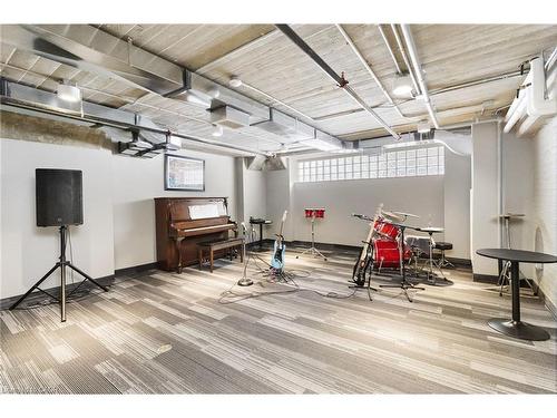 221-120 Huron Street, Guelph, ON - Indoor