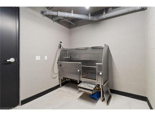 221-120 Huron Street, Guelph, ON - Indoor Photo Showing Other Room