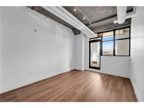 221-120 Huron Street, Guelph, ON - Indoor Photo Showing Other Room