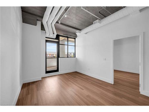 221-120 Huron Street, Guelph, ON - Indoor Photo Showing Other Room