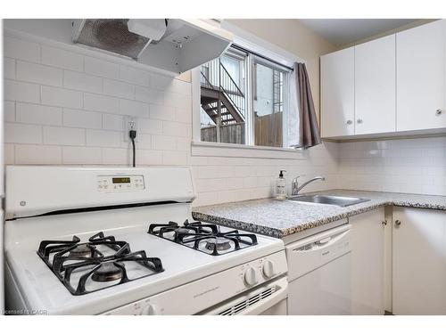 73 Albany Avenue, Hamilton, ON - Indoor Photo Showing Kitchen